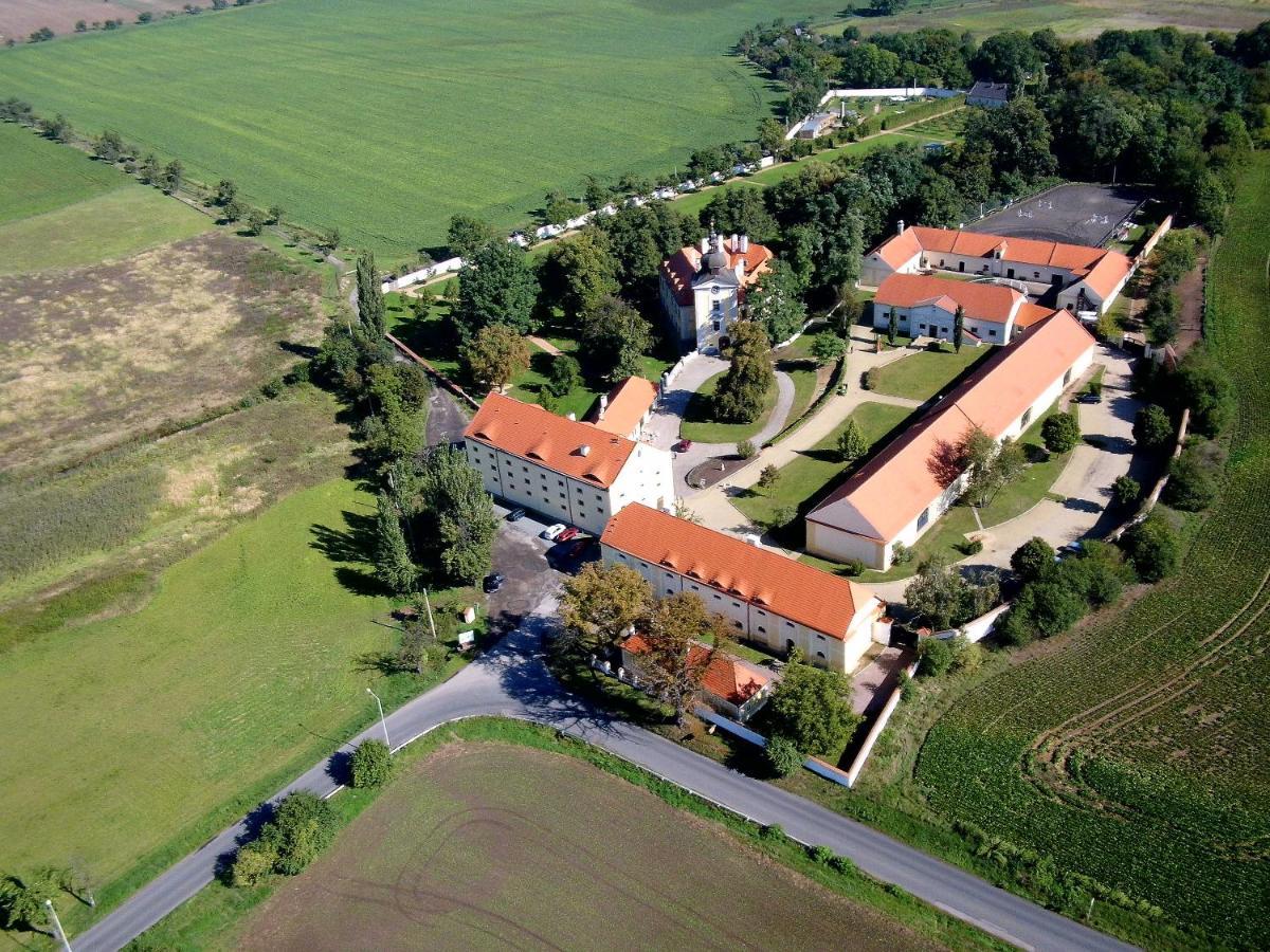 Pytloun Chateau Hotel Ctenice Прага Екстериор снимка